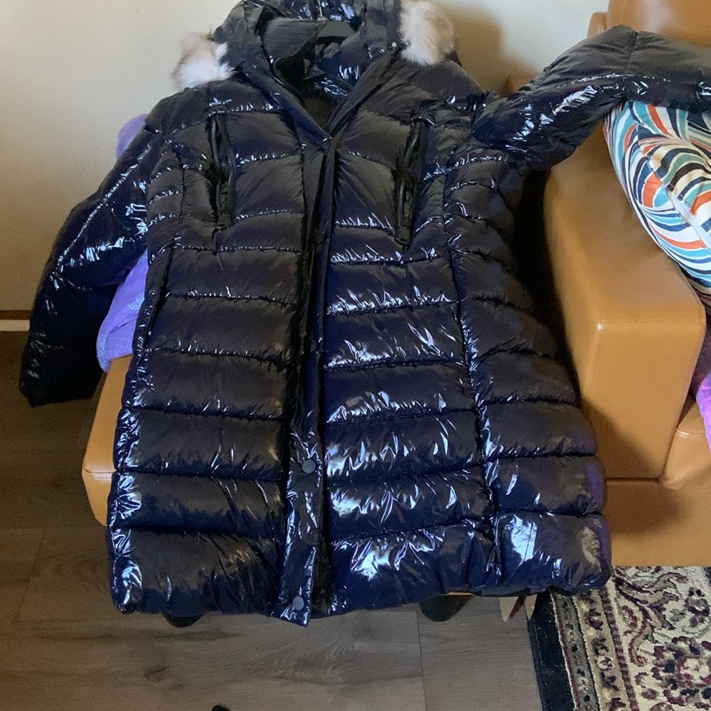 DKNY Gorgeous maxi-length puffer coat. Water resistant, lined, skinny dark blue